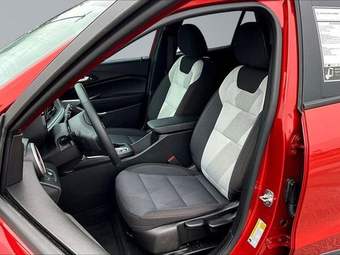Used 2024 Chevrolet Trax RS w/ Driver Confidence Package FWD image 22