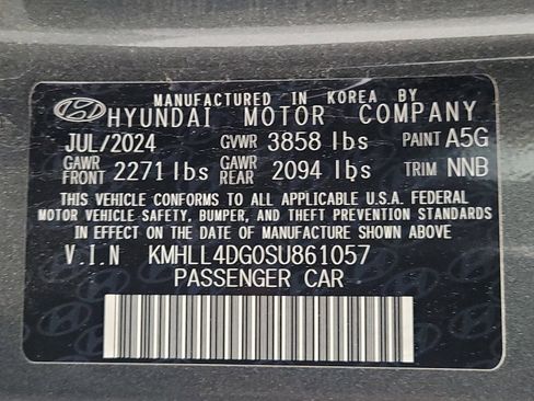 Used 2025 Hyundai Elantra SE FWD image 33