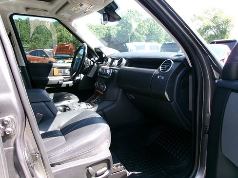 Used 2016 Land Rover LR4 HSE image 10