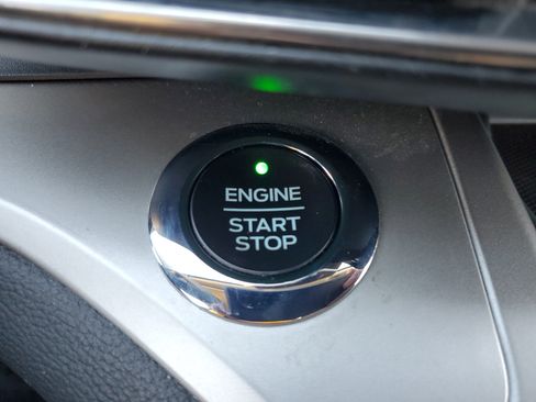 Used 2020 Ford Explorer XLT w/ Equipment Group 202A image 32