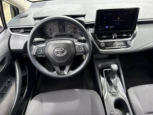 Used 2025 Toyota Corolla LE FWD image 12