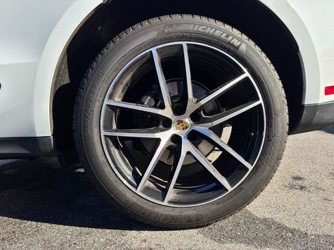 Used 2023 Porsche Macan image 14