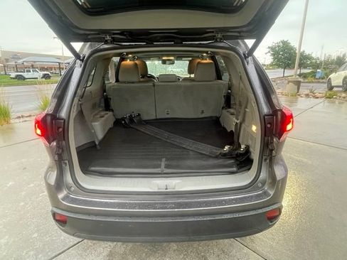 Used 2019 Toyota Highlander XLE w/ Carpet Mat Package (TMS) AWD/4WD image 29