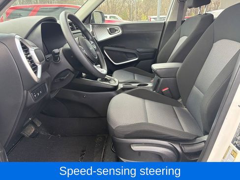 Used 2023 Kia Soul LX w/ LX Technology Package image 14