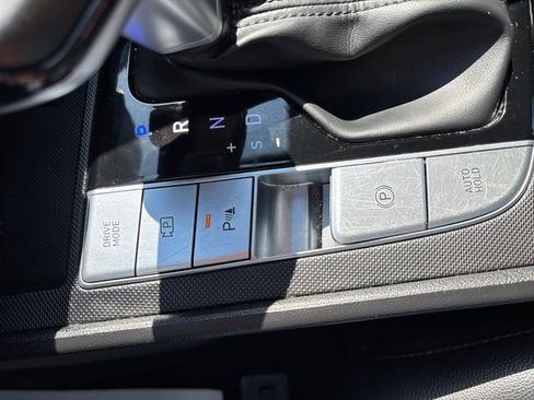 Used 2024 Hyundai Elantra Limited image 32