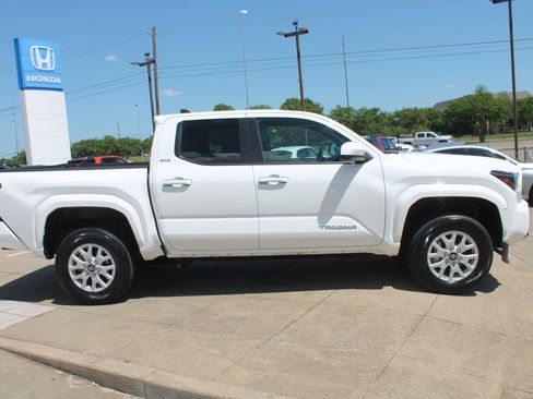 Used 2024 Toyota Tacoma 2WD Double Cab image 4