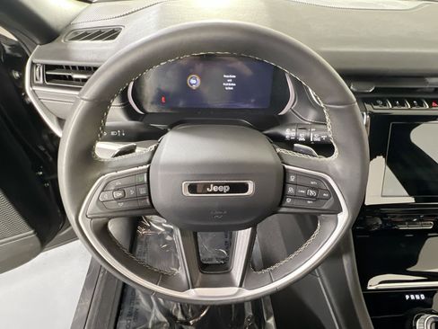 Used 2023 Jeep Grand Cherokee Altitude image 11