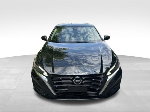 Used 2024 Nissan Altima 2.5 SV FWD image 9