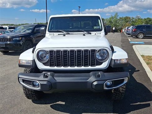 New 2025 Jeep Gladiator Sport image 5
