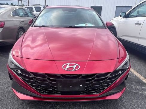 Used 2022 Hyundai Elantra Limited w/ Preferred Accessory Package FWD image 3