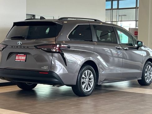 Used 2024 Toyota Sienna XLE image 4