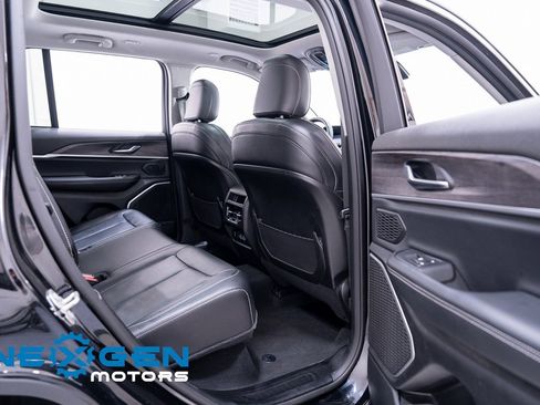 Used 2022 Jeep Grand Cherokee Limited image 41