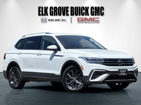 Used 2024 Volkswagen Tiguan SE AWD/4WD image 2