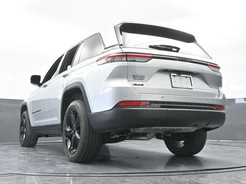 Used 2023 Jeep Grand Cherokee Altitude AWD/4WD image 61