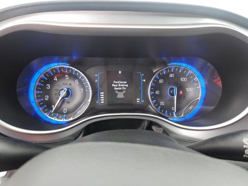 Used 2020 Chrysler Pacifica Touring-L w/ S Appearance Package FWD image 20