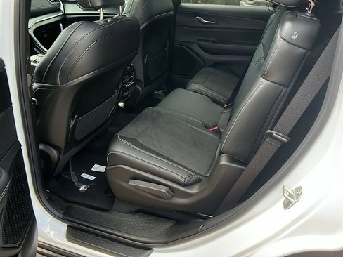 New 2025 Jeep Grand Cherokee L Altitude image 22