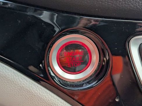 Used 2018 Honda Pilot Touring image 28