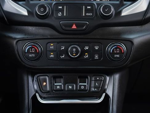 Used 2021 GMC Terrain SLT w/ Infotainment Package II AWD/4WD image 35
