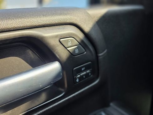 Used 2021 GMC Sierra 1500 SLT image 32