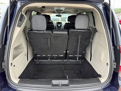 Used 2013 Chrysler Town & Country Touring FWD image 17
