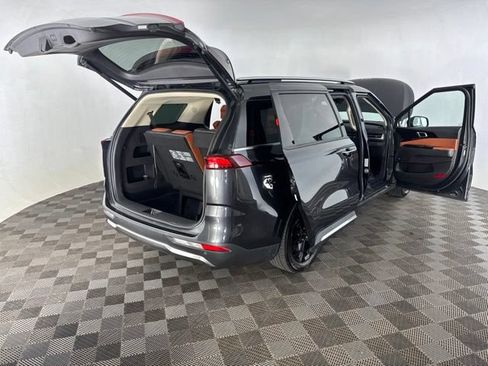 Used 2023 Kia Carnival SX Prestige FWD image 18