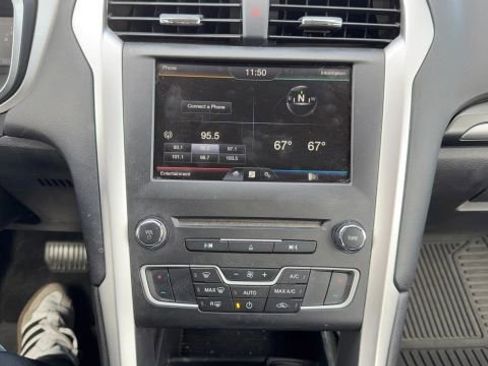 Used 2016 Ford Fusion SE image 13