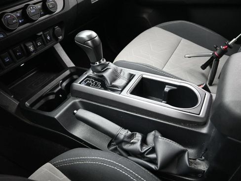 Used 2022 Toyota Tacoma TRD Sport w/ Technology Package RWD image 16