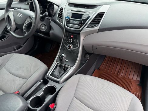 Used 2014 Hyundai Elantra SE image 19