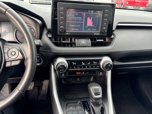 Used 2020 Toyota RAV4 XLE Premium image 17