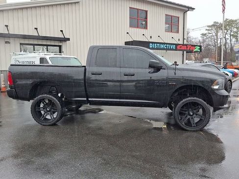 Used 2017 RAM 1500 Express w/ Black Ram 1500 Express Group AWD/4WD image 9