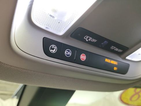 Used 2018 GMC Acadia SLE image 33