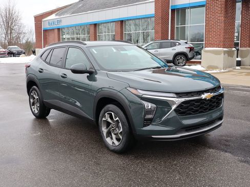 New 2026 Chevrolet Trax LT w/ Driver Confidence Package image 2