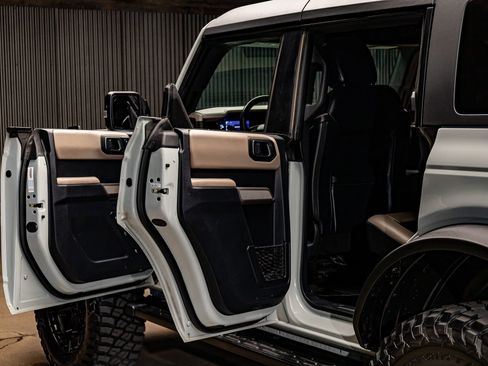 Used 2021 Ford Bronco Wildtrak image 29