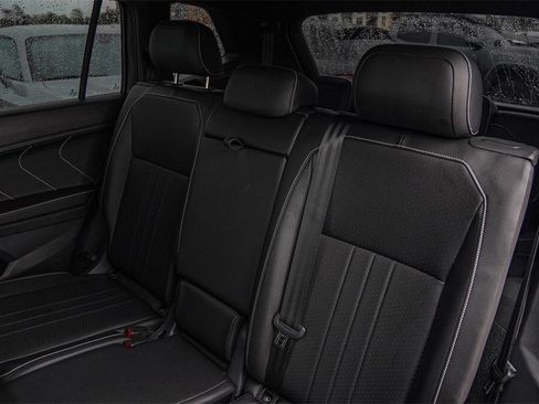 New 2024 Volkswagen Tiguan SE R-Line image 27