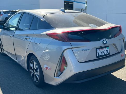 Used 2017 Toyota Prius Prime Advanced w/ Carpet Mat Package FWD image 6
