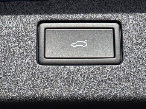 New 2026 Volkswagen Tiguan SE R-Line image 24