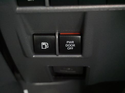 Certified 2023 Toyota Sienna Limited image 27