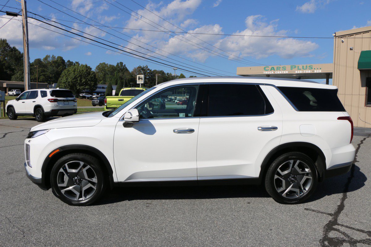 Used 2025 Hyundai Palisade SEL FWD image 2