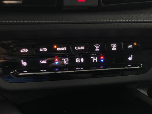 Used 2023 Buick Envision Essence AWD/4WD image 27