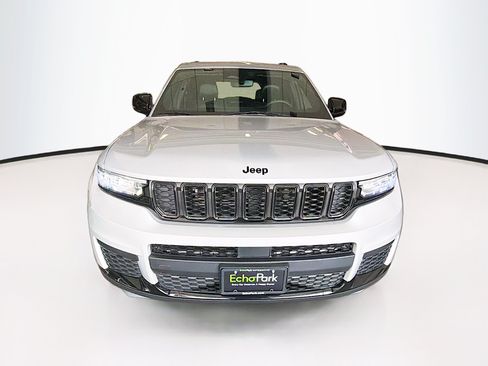 Used 2023 Jeep Grand Cherokee L Altitude AWD/4WD image 2