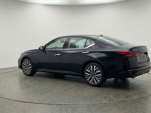 Used 2025 Nissan Altima 2.5 SV image 6