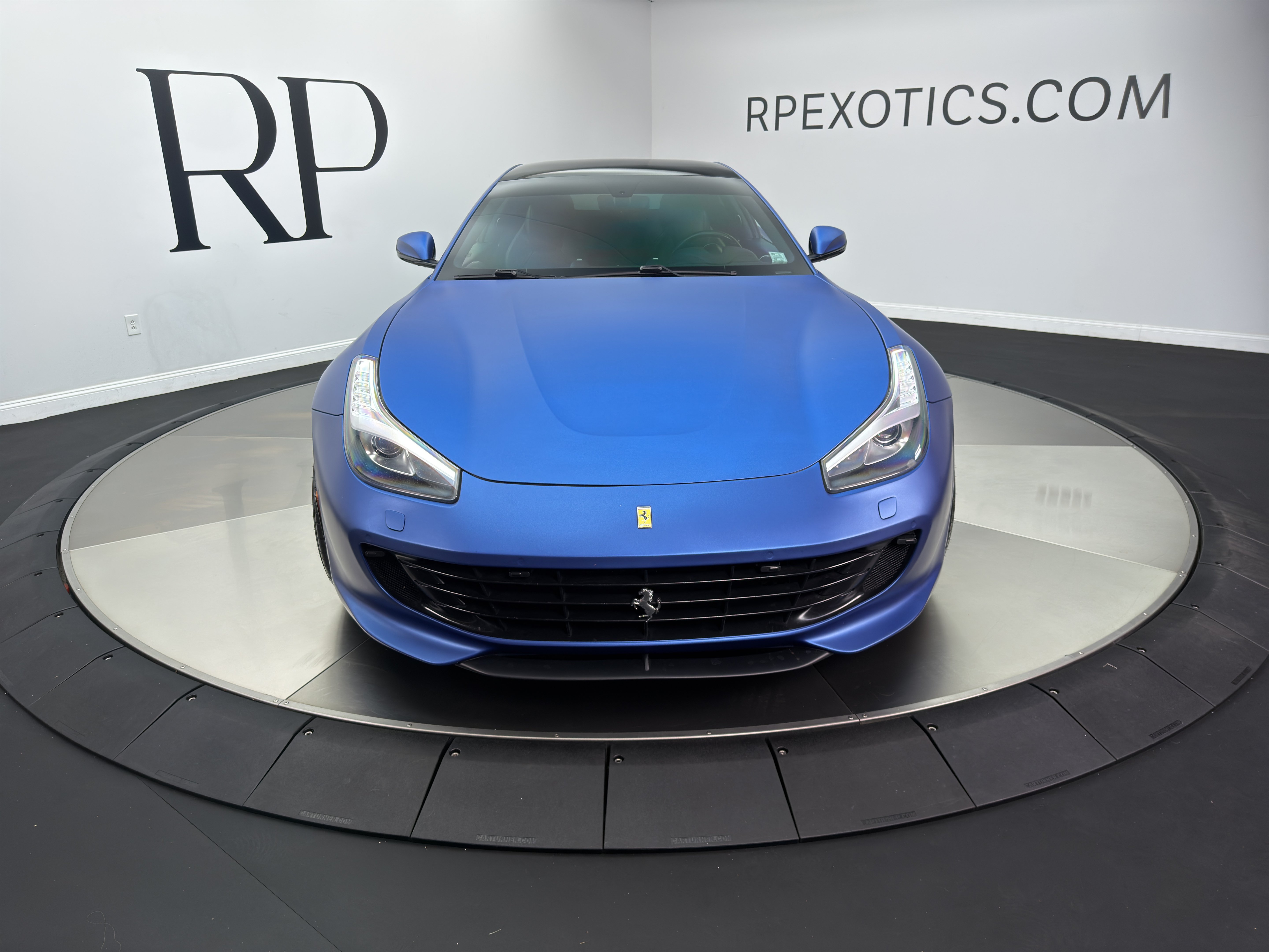Used 2017 Ferrari GTC4Lusso AWD/4WD image 2