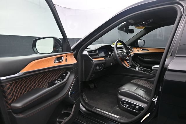 Used 2022 Jeep Grand Cherokee Summit AWD/4WD image 11