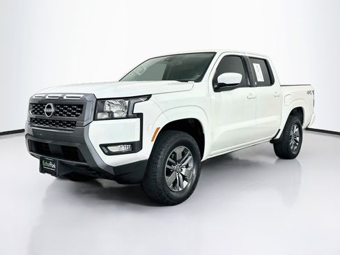Used 2025 Nissan Frontier SV AWD/4WD image 3