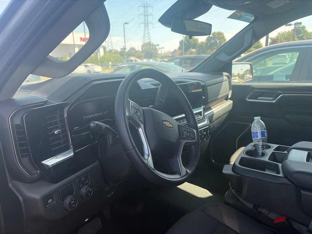 Used 2024 Chevrolet Silverado 1500 LT w/ Protection Package RWD image 9