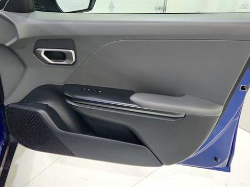 Used 2025 Kia K4 LXS image 25