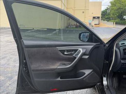 Used 2013 Nissan Altima 3.5 SV FWD image 24
