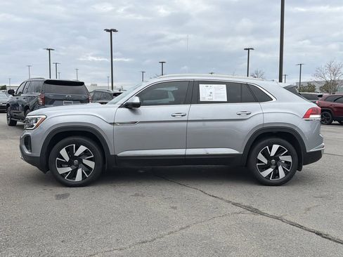 Used 2025 Volkswagen Atlas Cross Sport SEL AWD/4WD image 2