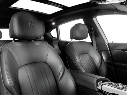 Used 2022 Maserati Levante GT image 31