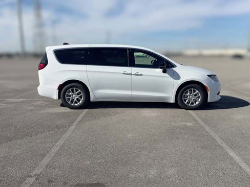 New 2026 Chrysler Voyager LX image 14